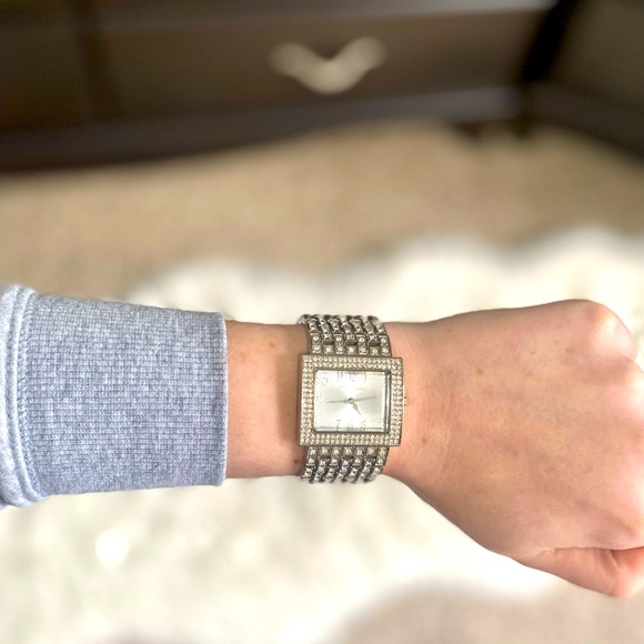 ✨Host Pick✨Betsey Johnson Crystal Watch - Picture 9 of 11